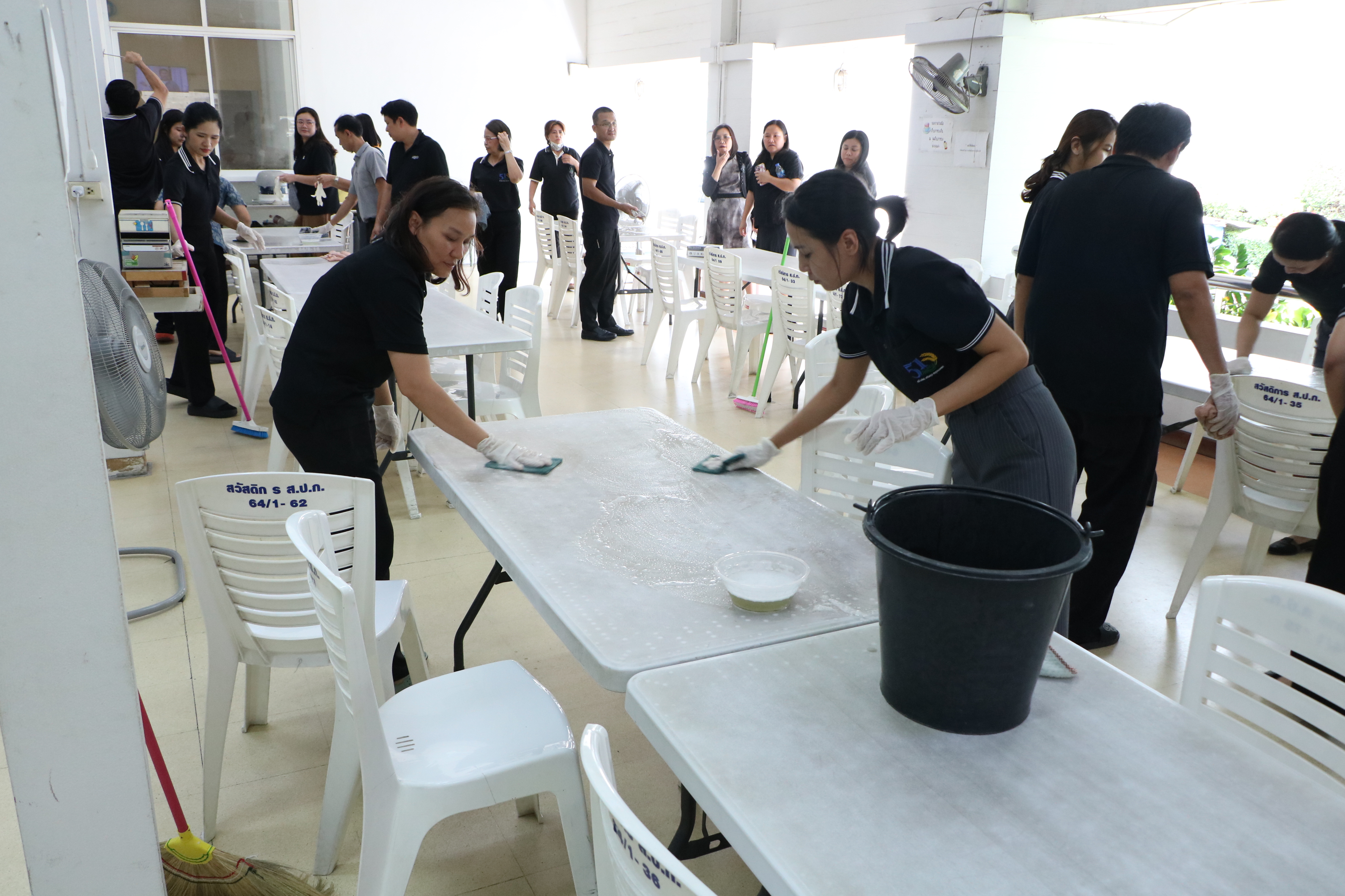 title - ส.ป.ก. โดยกองการเจ้าหน้าที่จัดกิจกรรมสร้างเสริมบรรยากาศและสภาพแวดล้อมที่ดี ในร้านค้าสวัสดิการและโรงอาหารสวัสดิการ